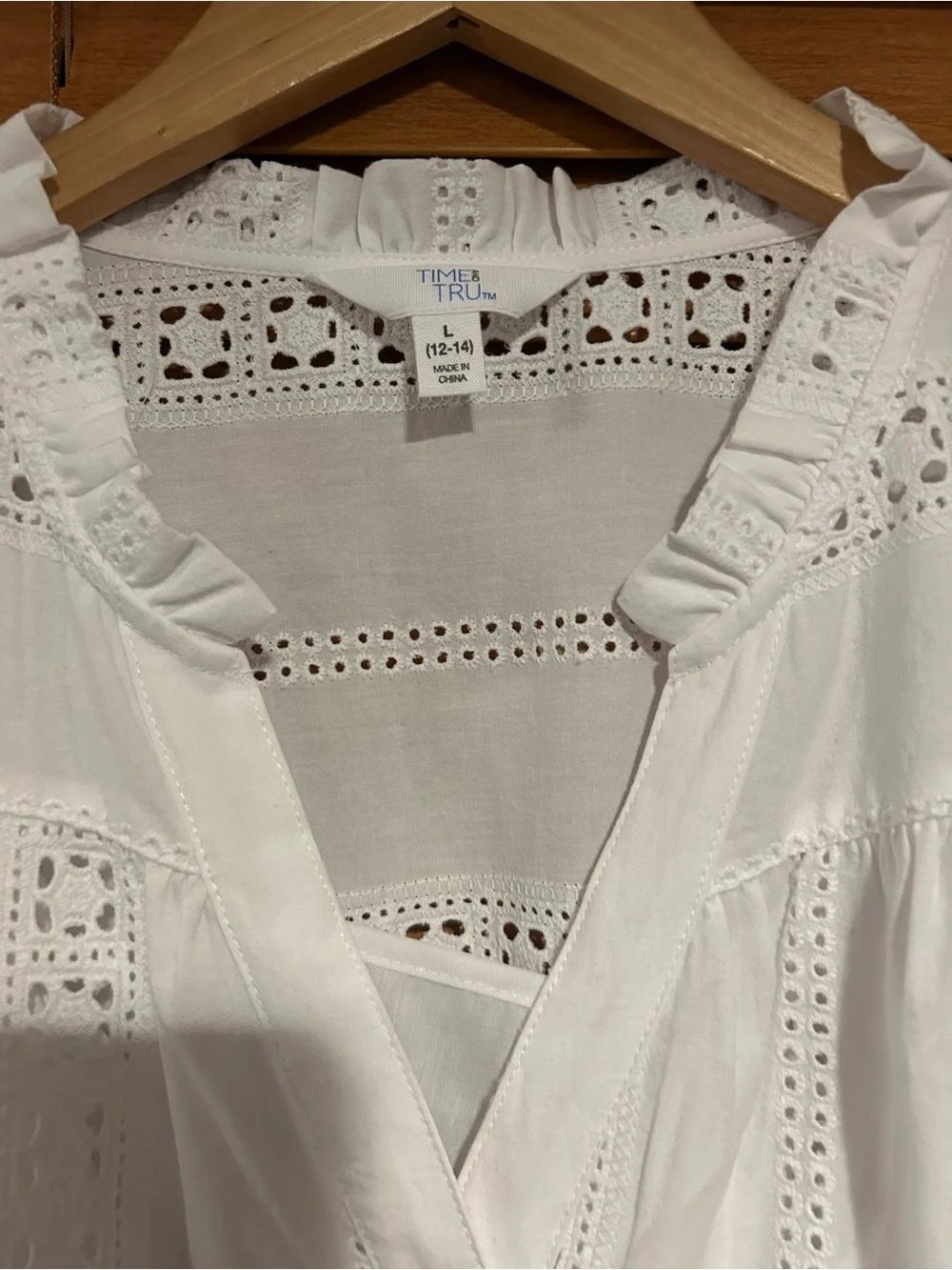 NWT Time and Tru White Eyelet Button-Up Peasant Blouse size Large - Picture 4 of 10